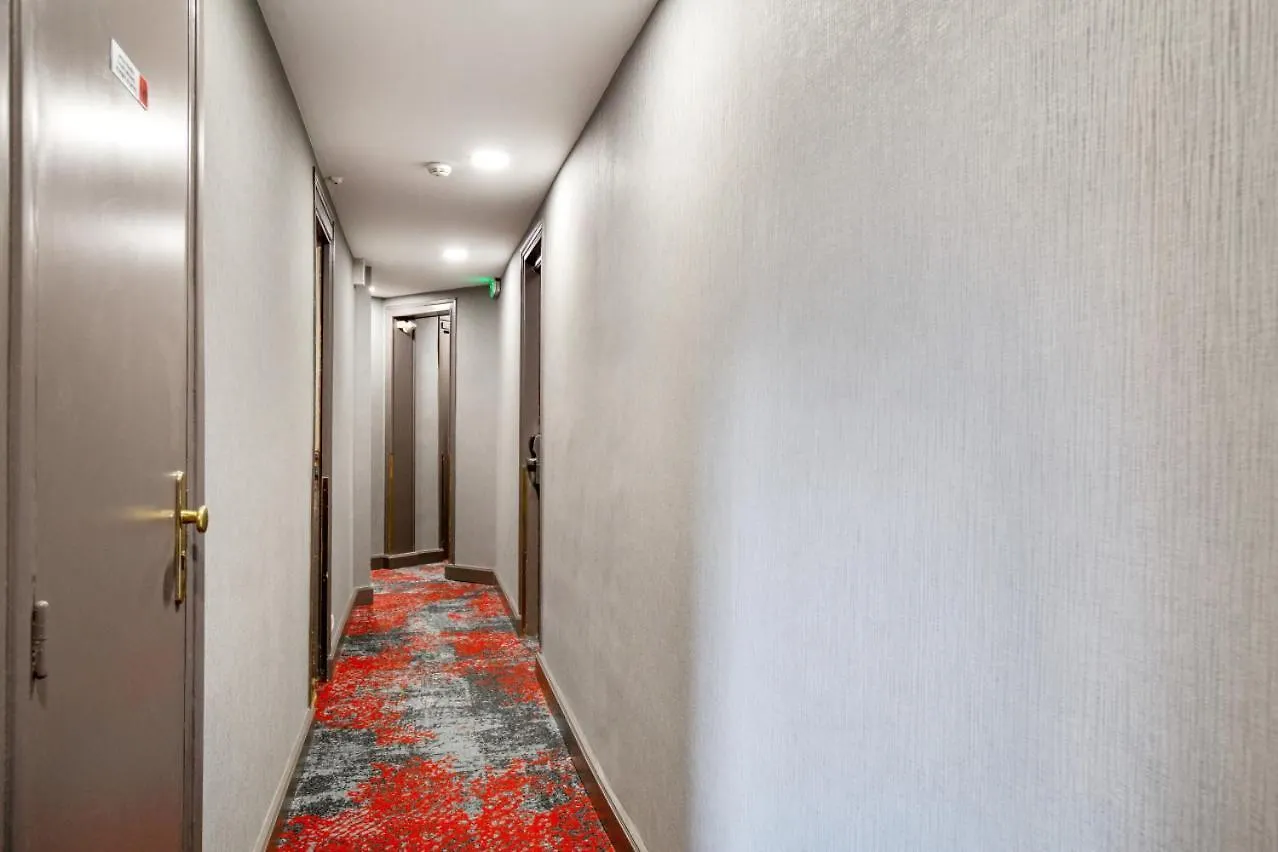 Grand Des Gobelins מלון 3*